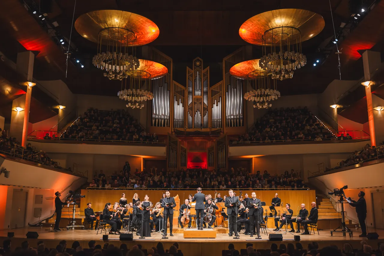 The BARUCCO ensemble on stage at the Auditorio Nacional de Música in Madrid, with the organ and chandeliers above